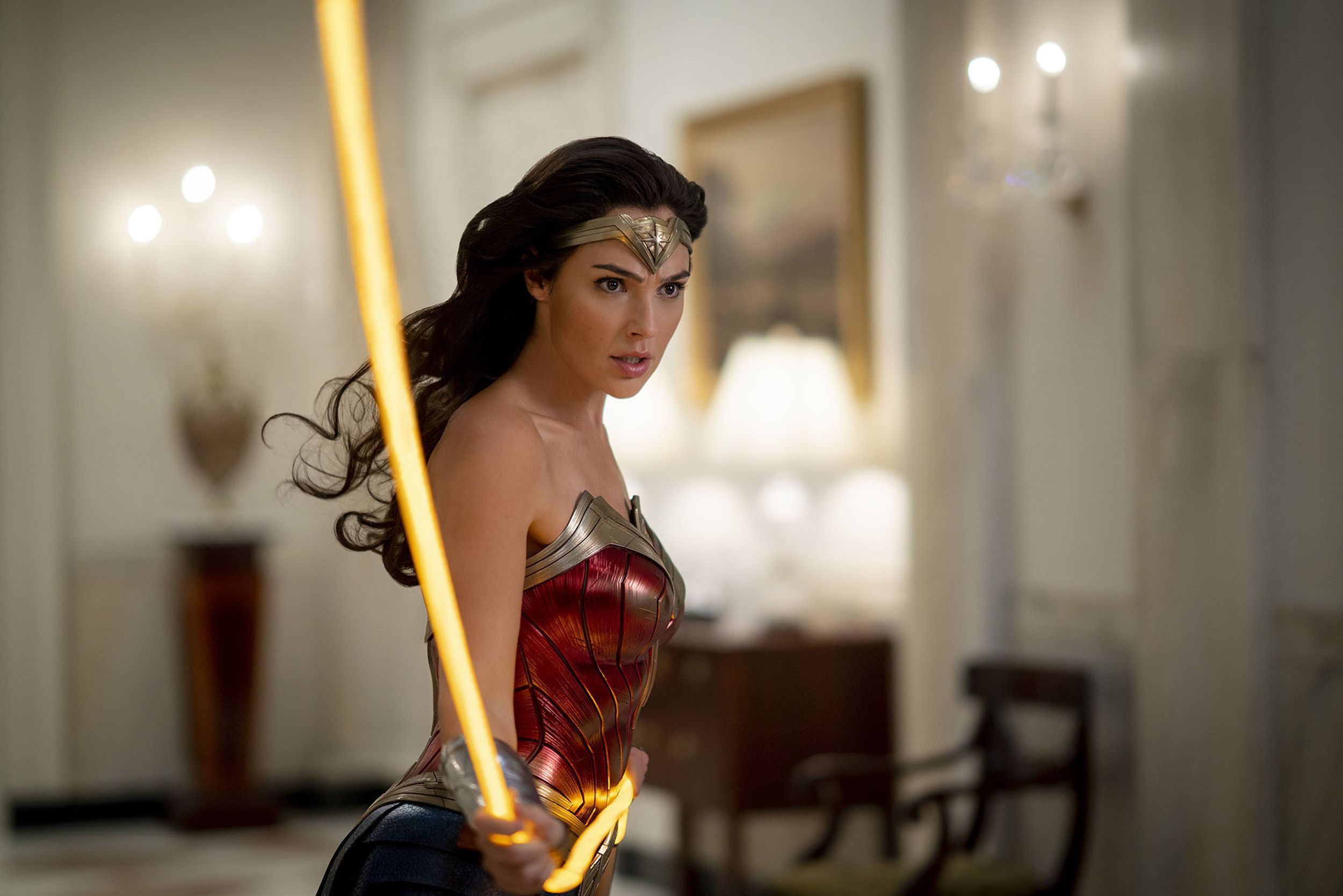 Review Wonder Woman 1984 Is Two Movies A Fun One And A Bloated