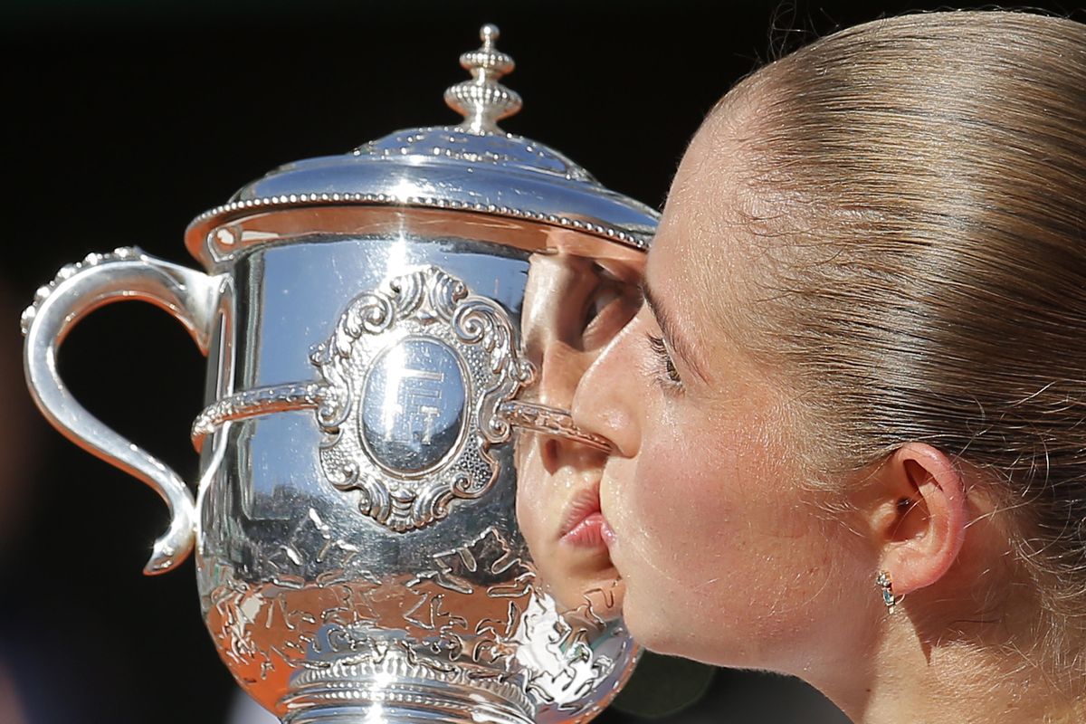 Latvia’s Jelena Ostapenko kisses the cup after defeating Romania’s Simona Halep in their final match of the French Open tennis tournament at the Roland Garros stadium, Saturday, June 10, 2017 in Paris. Ostapenko won 4-6, 6-4, 6-3. (Michel Euler / Associated Press)