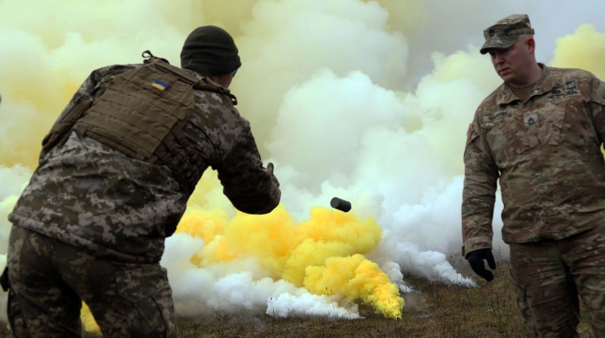 A U.S. military trainer observes Ukrainian personnel employ smoke grenades during an exercise in Germany in 2018.  (Sgt. John Onuoha/24th Theater Public Affairs Supp)