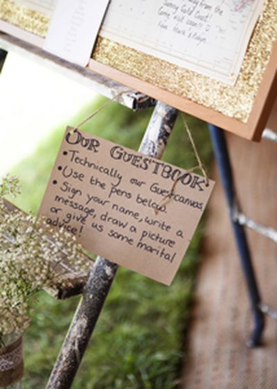 Instructions for Signing Unique Wedding Guestbook (Jobongard Jobongard / Istockphoto)