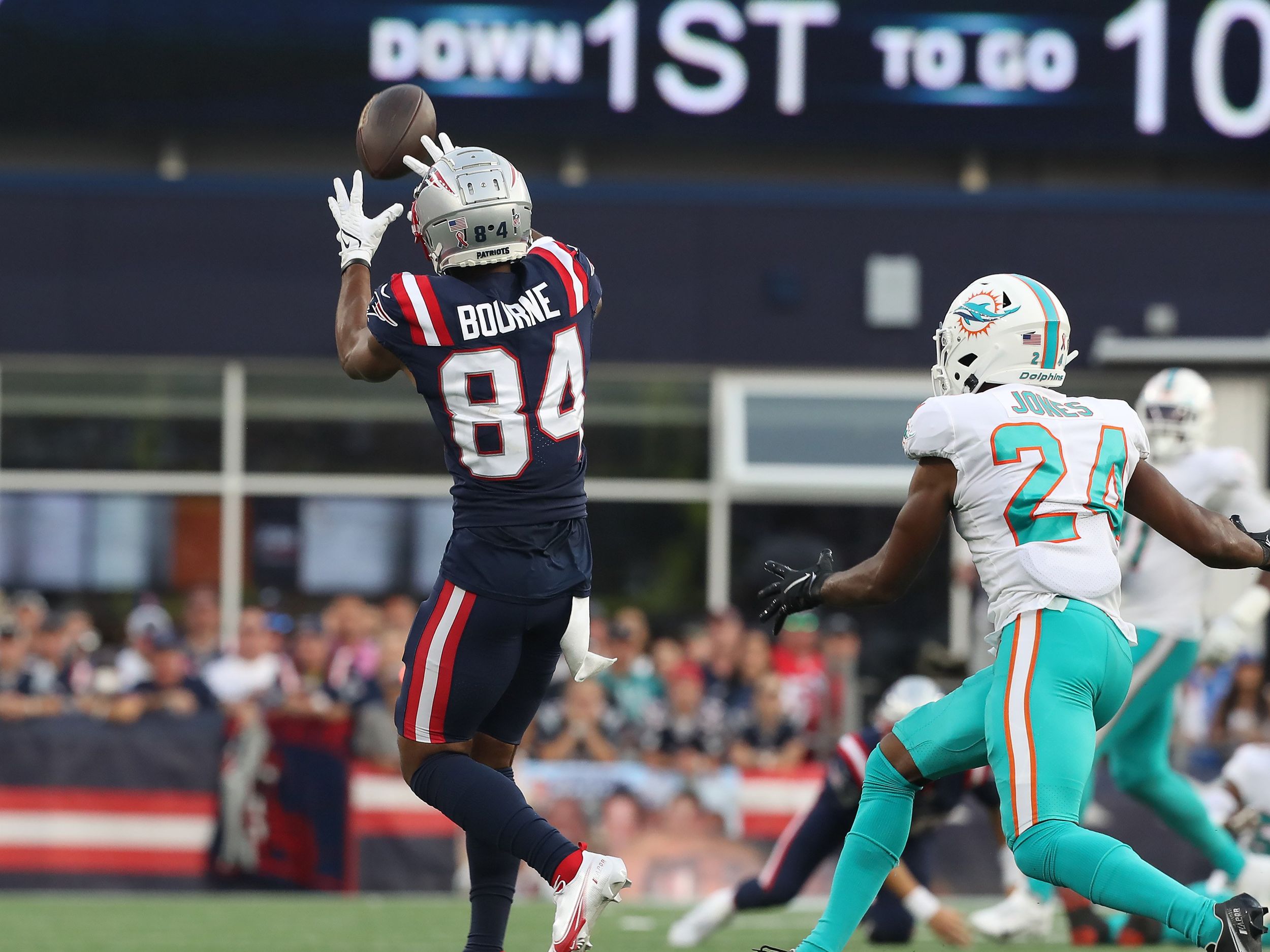 The Miami Dolphins Beat the New England Patriots 20-7 with Season