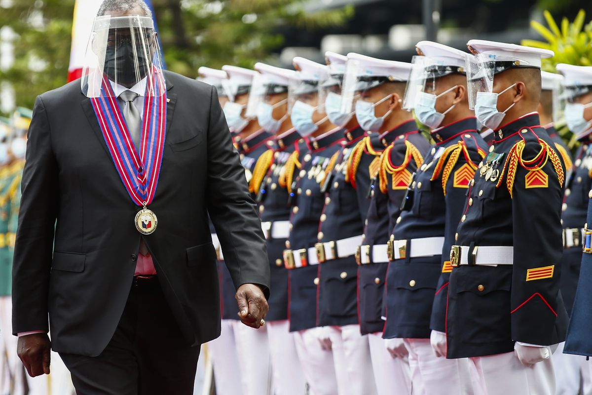 United States Defense Secretary Lloyd Austin views the military honor guard at Camp Aguinaldo military camp in Quezon City, Metro Manila, Philippines Friday, July 30, 2021. Austin is visiting Manila to hold talks with Philippine officials to boost defense ties and possibly discuss the The Visiting Forces Agreement between the US and Philippines.  (Rolex dela Pena)