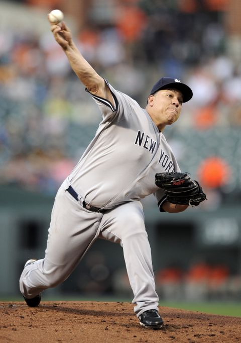 Tanaka throws 21 pitches in 1st bullpen session of year