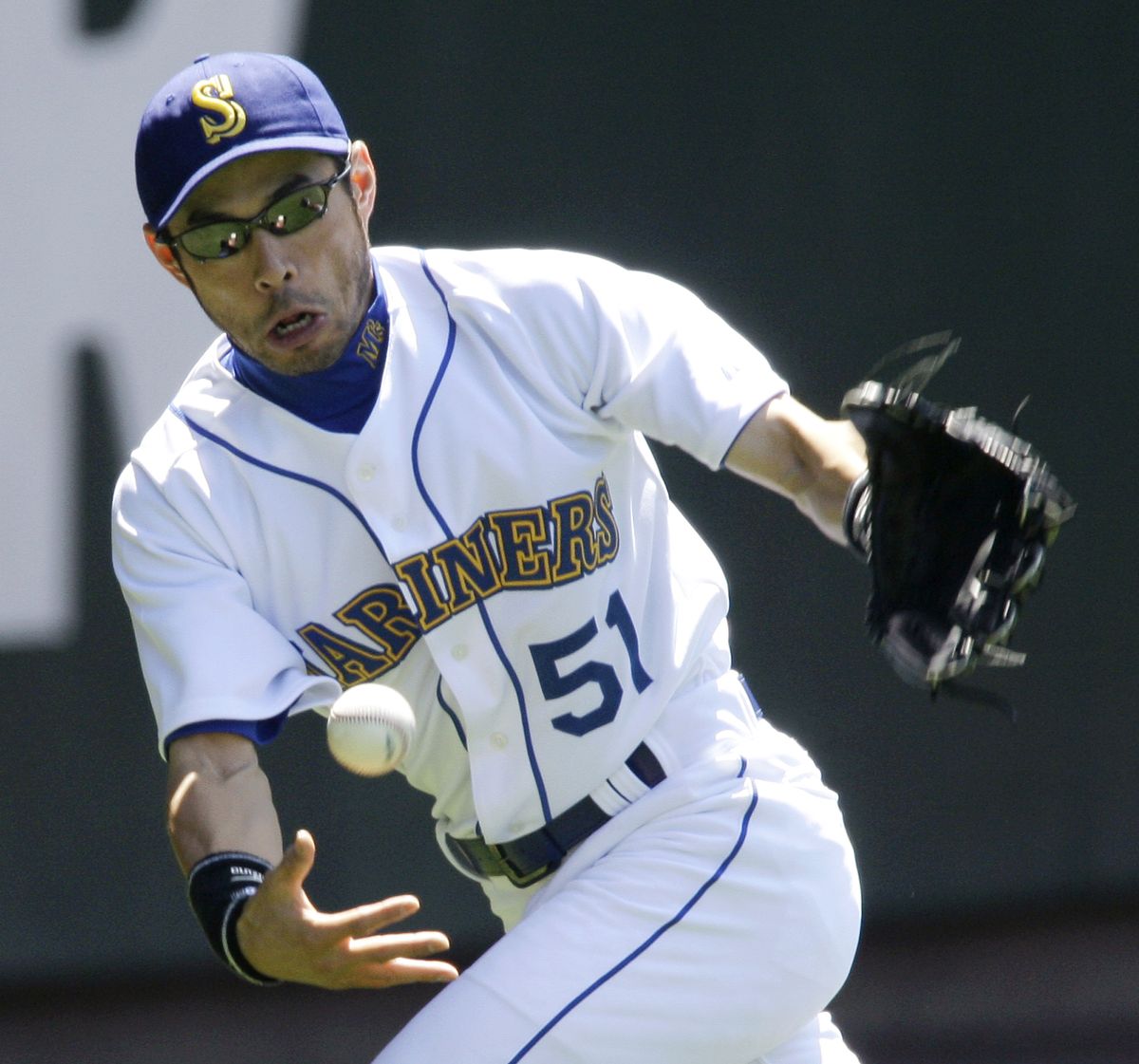 Seattle right fielder Ichiro Suzuki tries to field a first-inning liner.  (Associated Press / The Spokesman-Review)