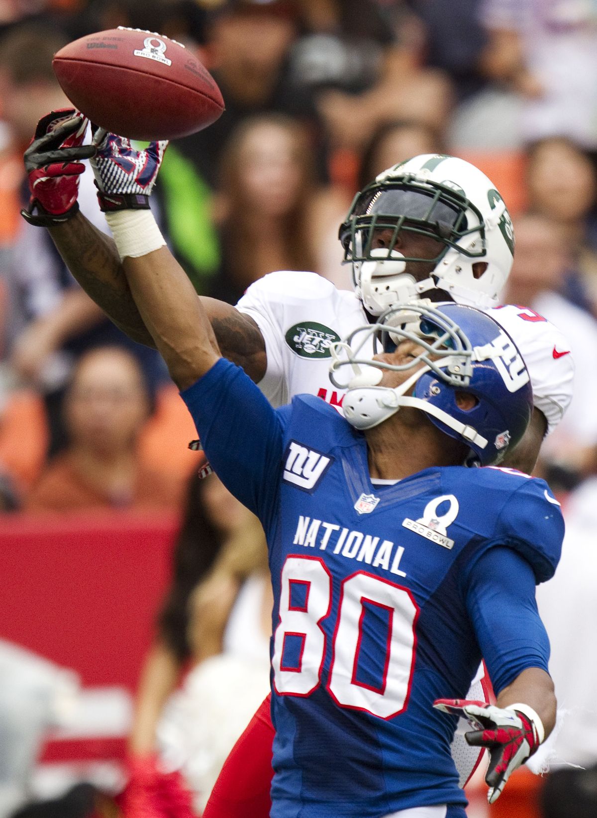 Antonio Cromartie of the AFC breaks up a pass intended for Victor Cruz (80) of the NFC. (Associated Press)