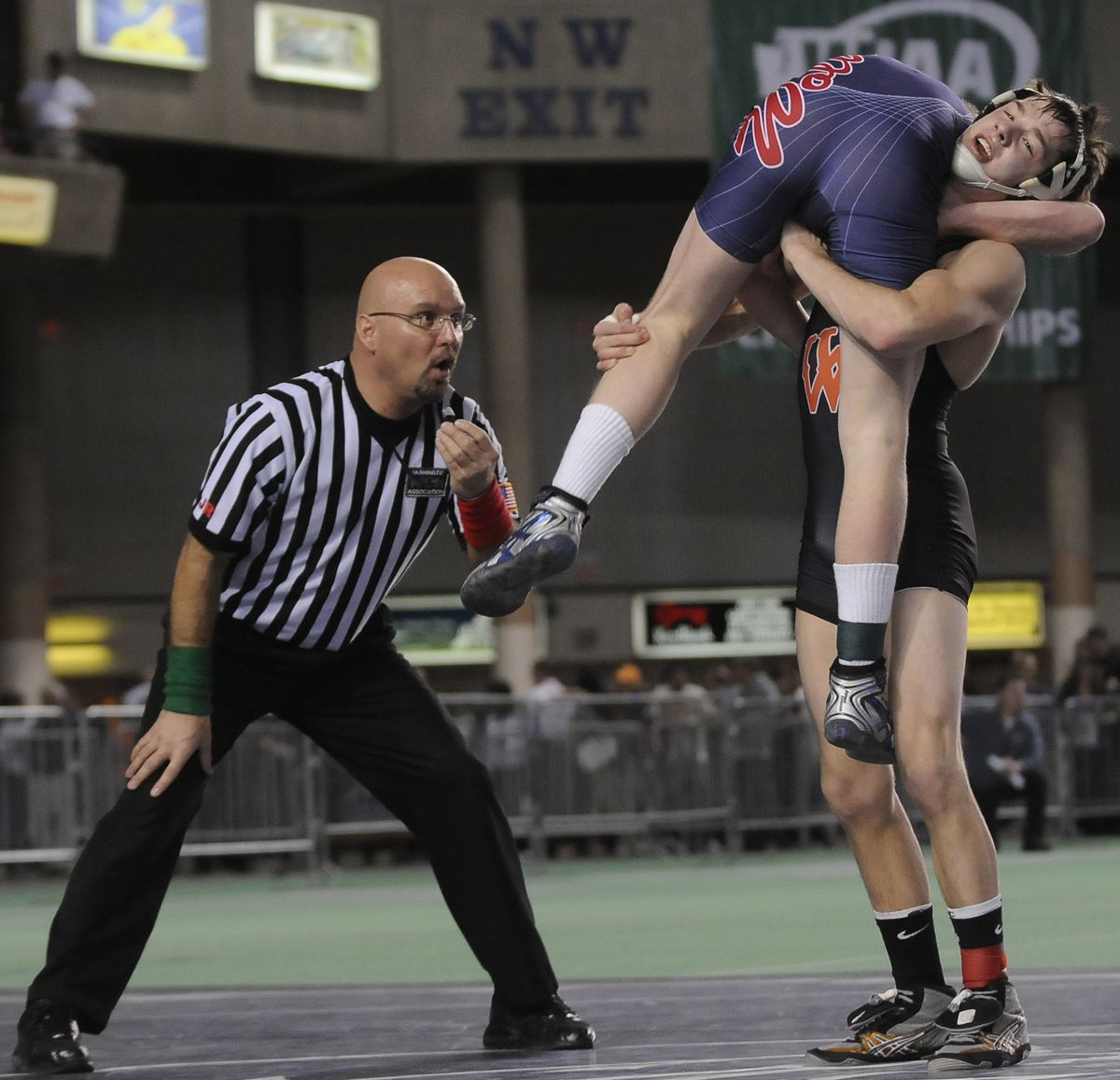 West Valley’s Quinn Gannon lifts Black Hills’ Nick Burnham during Gannon’s upset victory for the 130-pound title.Special to  (Ingrid Barrentine Special to / The Spokesman-Review)