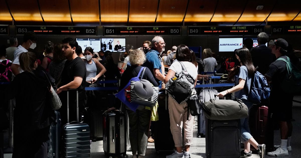 Thanksgiving holiday travel surge brings higher fares and fewer flights