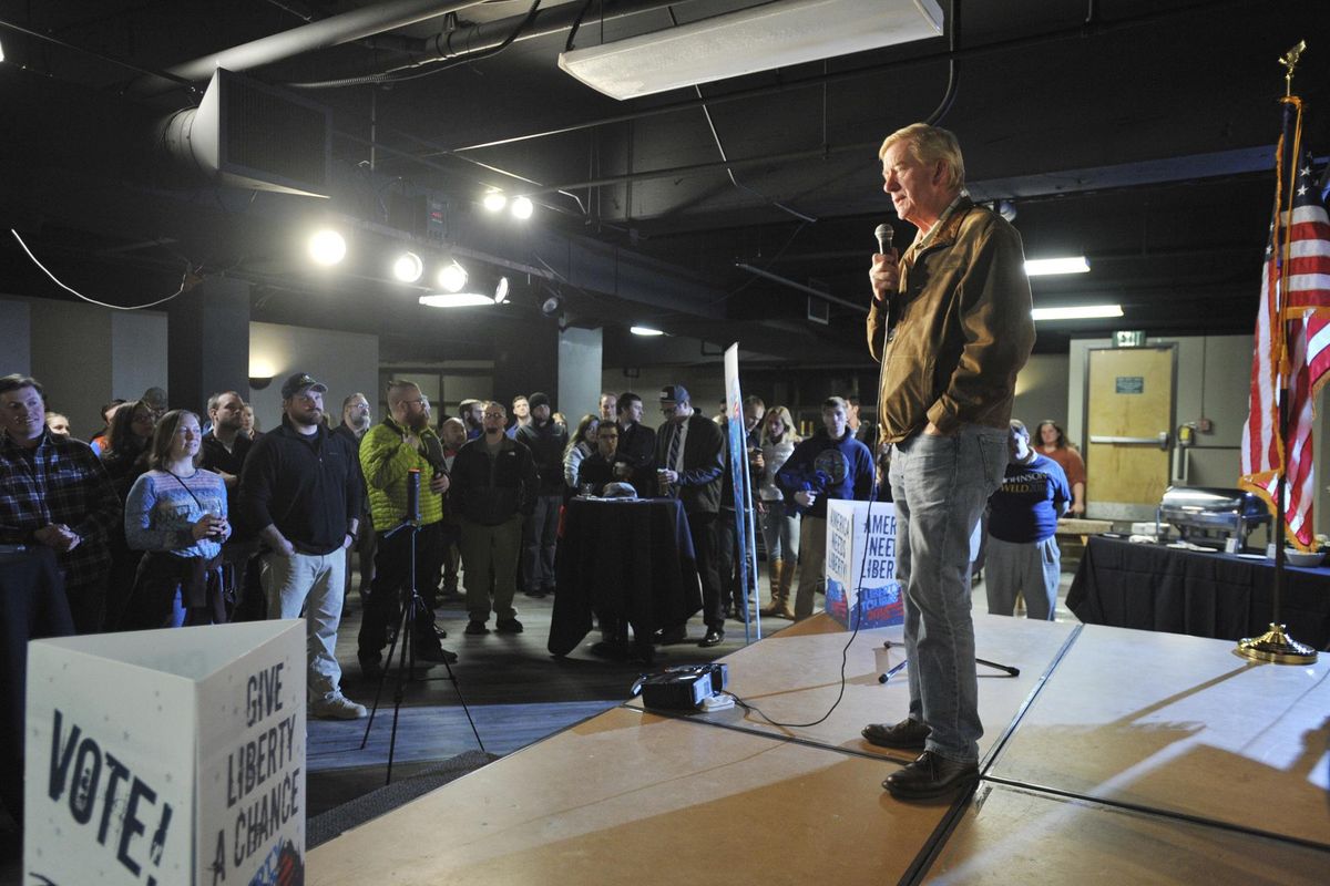 Libertarian vice presidential nominee Bill Weld speaks to supporters at a campaign rally in Anchorage, Alaska, Friday, Oct. 28, 2016. Weld sees a receptive audience for his ticket’s message in Alaska, a state where he’s investing time in the run-up to the Nov. 8 general election. (Michael Dinneen / AP)