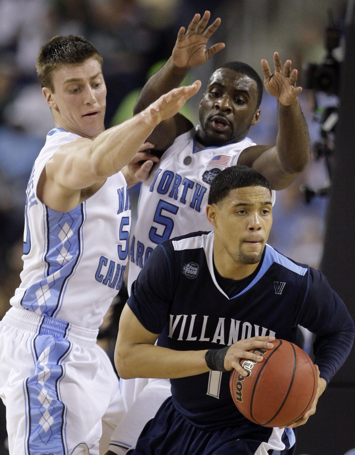 North Carolina’s Tyler Hansbrough, left, and Ty Lawson pressure Scottie Reynolds of Villanova.  (Associated Press / The Spokesman-Review)