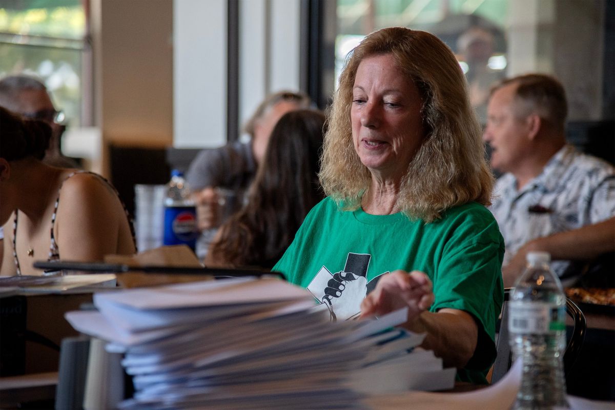 Sandi Jacobson stuffs envelopes at the Keep Us Healthy fundraiser at the Round Table Pizza in Oakley, California on Aug. 23, 2025. The nonprofit, founded by Jacobson’s son, inmate Nicholas Jacobson, advocates to improve the healthcare system for inmates in California jails and prisons.  (CLIFFORD OTO/THE STOCKTON RECORD)