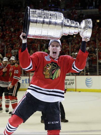 hicago Blackhawks’ Teuvo Teravainen, of Finland, hoists the Stanley Cup after defeating the Tampa Bay Lightning in Game 6 of the NHL hockey Stanley Cup Final series on Wednesday, June 10, 2015, in Chicago. The Blackhawks defeated the Lightning 2-0 to win the series 4-2. (Associated Press)