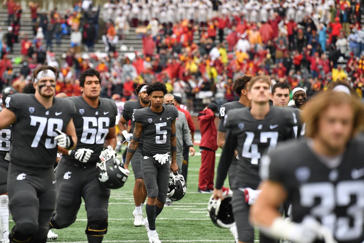WSU heads to the locker room following a loss to USC in the second half of a college football game on Saturday, Sep 18, 2021, at Martin Stadium in Pullman, Wash. USC won the game 45-14.  (Tyler Tjomsland / The Spokesman-Review)