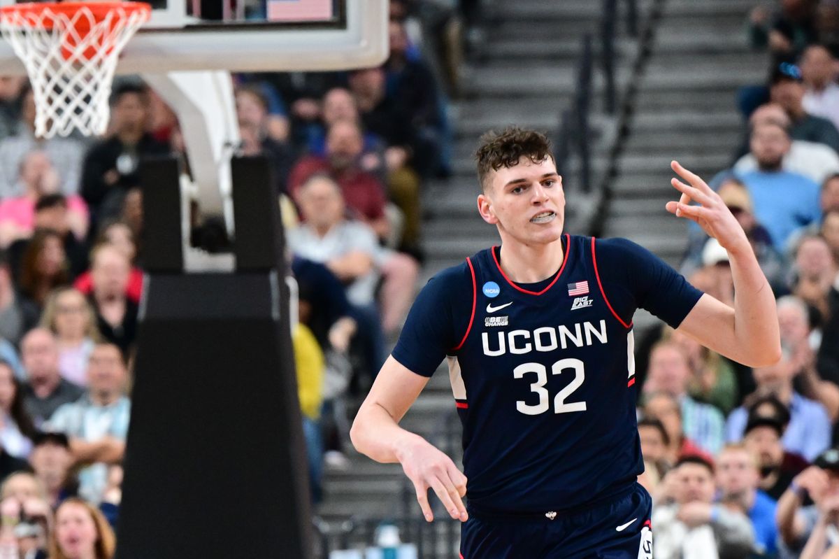 NCAA Elite Eight: Gonzaga Men Vs. UConn (March 25, 2023) - March 25 ...