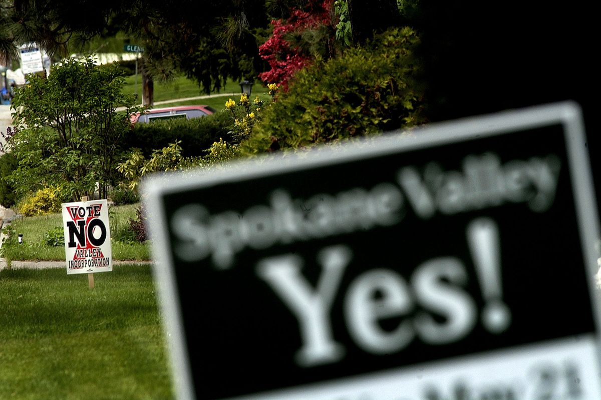 During the Valley incorporation campaign battle lines were drawn in neighborhoods. This photo shows signs in neighboring yards along 19th Avenue announcing opposing views. (File)