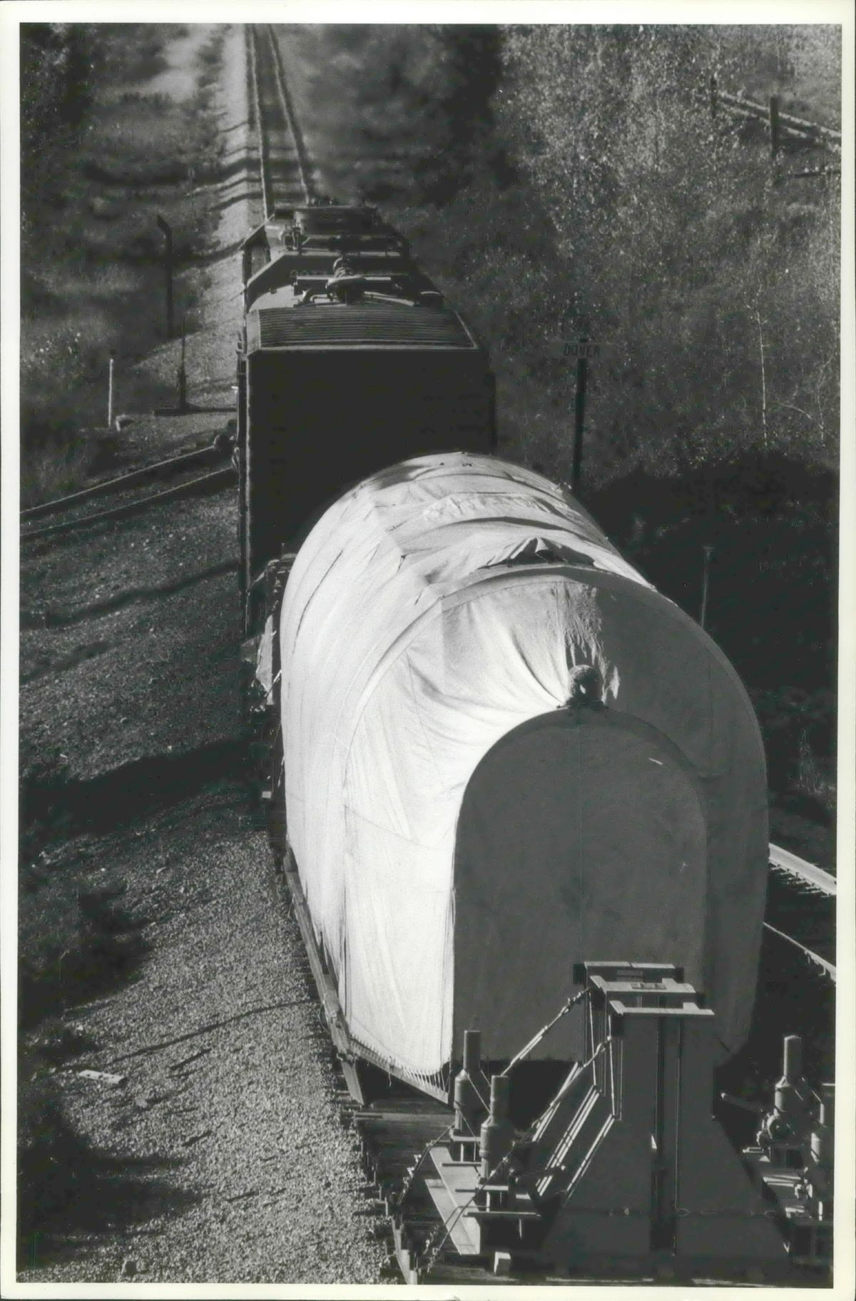 1987 – A train rolled into Dover, Idaho, carrying the shrouded submarine Kokanee. The 90-foot research vessel was destined for the U.S. Navy’s Acoustic Research Detachment facility in Bayview, Idaho. (Christopher Anderson / The Spokesman-Review)