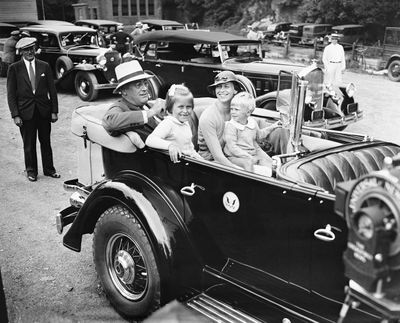 In this Aug. 20, 1933 file photo, U.S. President Franklin D. Roosevelt sits in his car with his daughter Anna Eleanor Dall and her two children, Anna Eleanor Roosevelt and Curtis Roosevelt, as he arrives back at his home in Hyde Park, N.Y., to resume his vacation. Curtis Roosevelt died at 86 on Wednesday. (Associated Press)