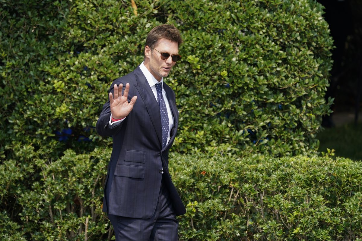 Tom Brady jokes with Biden at White House about Trump's false