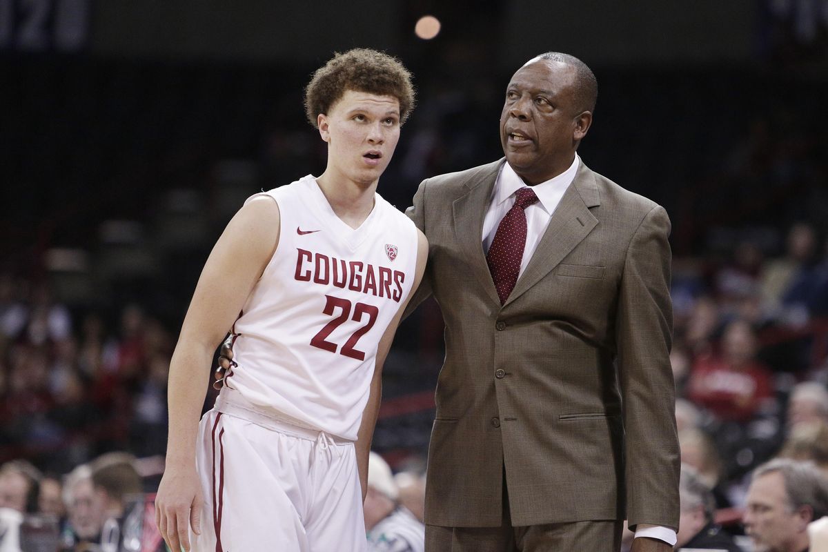 Washington State head coach Ernie Kent, right, speaks with guard Malachi Flynn (22) during the second half of an NCAA college basketball game against Oregon State in Spokane, Wash., Wednesday, Jan. 4, 2017. Washington State won 75-62. (Young Kwak / AP)