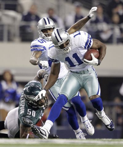 Dallas wide receiver Roy E. Williams evades defensive end Trent Cole.  (Associated Press)