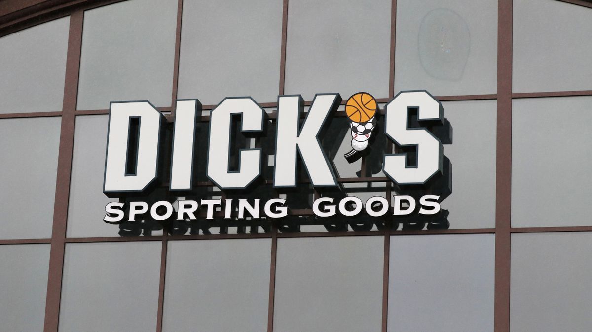 Dick’s Sporting Goods hiring for Newport Highway store to open in