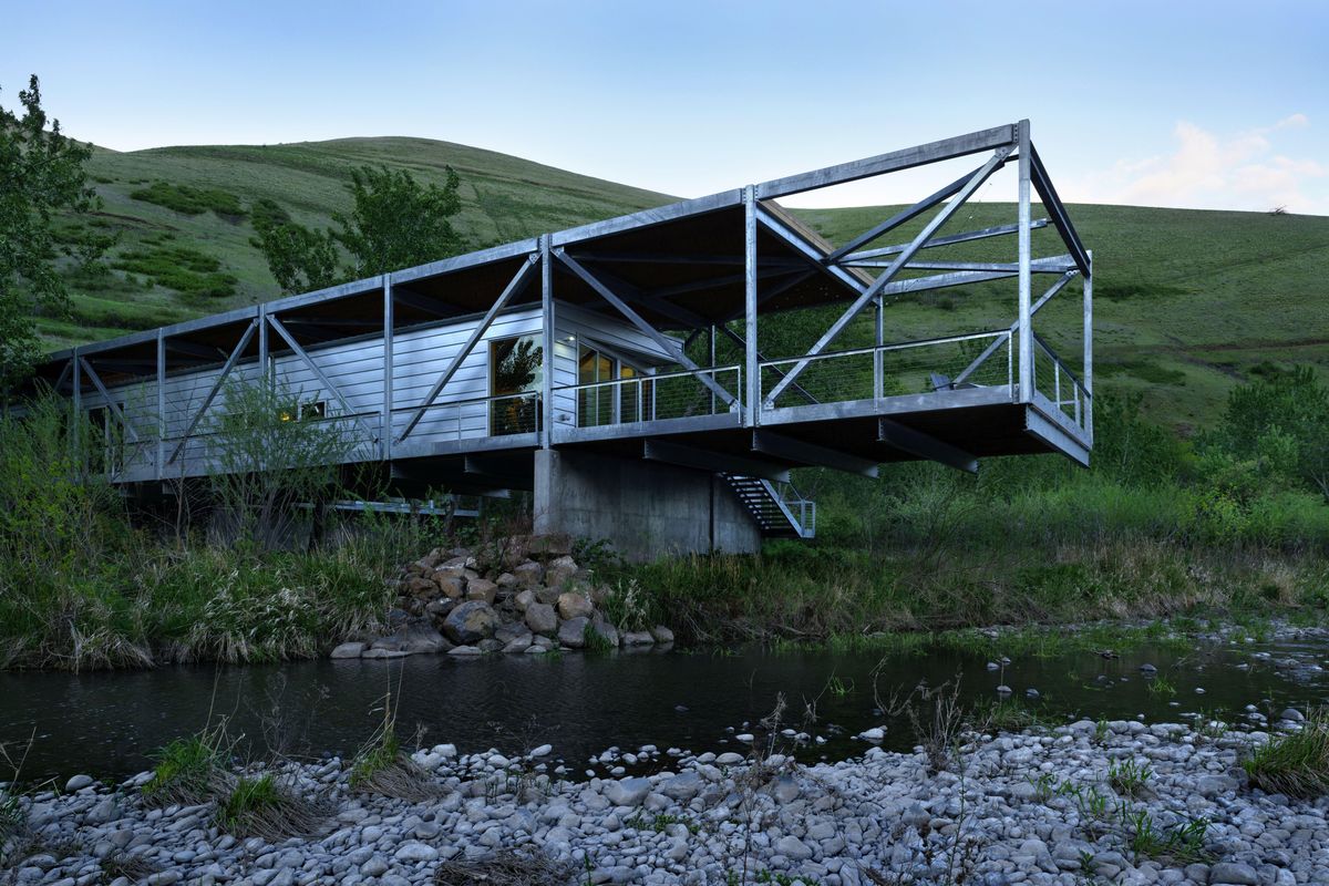 A 186-foot-long truss resting on four piers supports Paul Hirzel’s Flood Plain House on Idaho’s Potlatch River. (Courtesy photo)