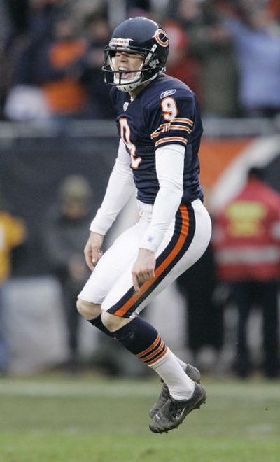 Chicago Bears kicker Robbie Gould (9) walks off the field after