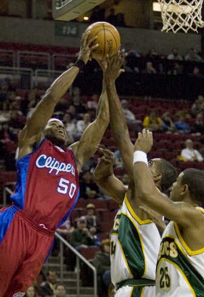 The Clippers' Cory Maggette, who scored 23 points, goes to the basket. Associated Press
(Associated Press / The Spokesman-Review)