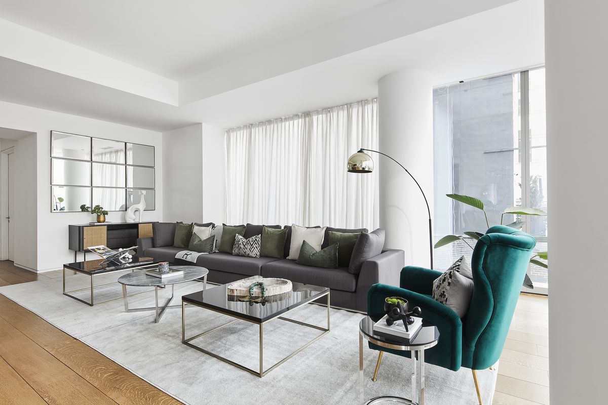 Green is repeated and used to create a cohesive color theme in this living space. (Scott Gabriel Morris/TNS)  (Scott Gabriel Morris/TNS)