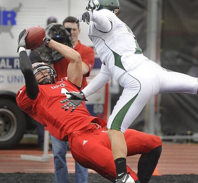 Receiver Brandon Kaufman lays out backward to catch a 17-yard touchdown pass during the first quarter against Sacramento State at Roos Field on Oct. 23, 2010.  (CHRISTOPHER ANDERSON)