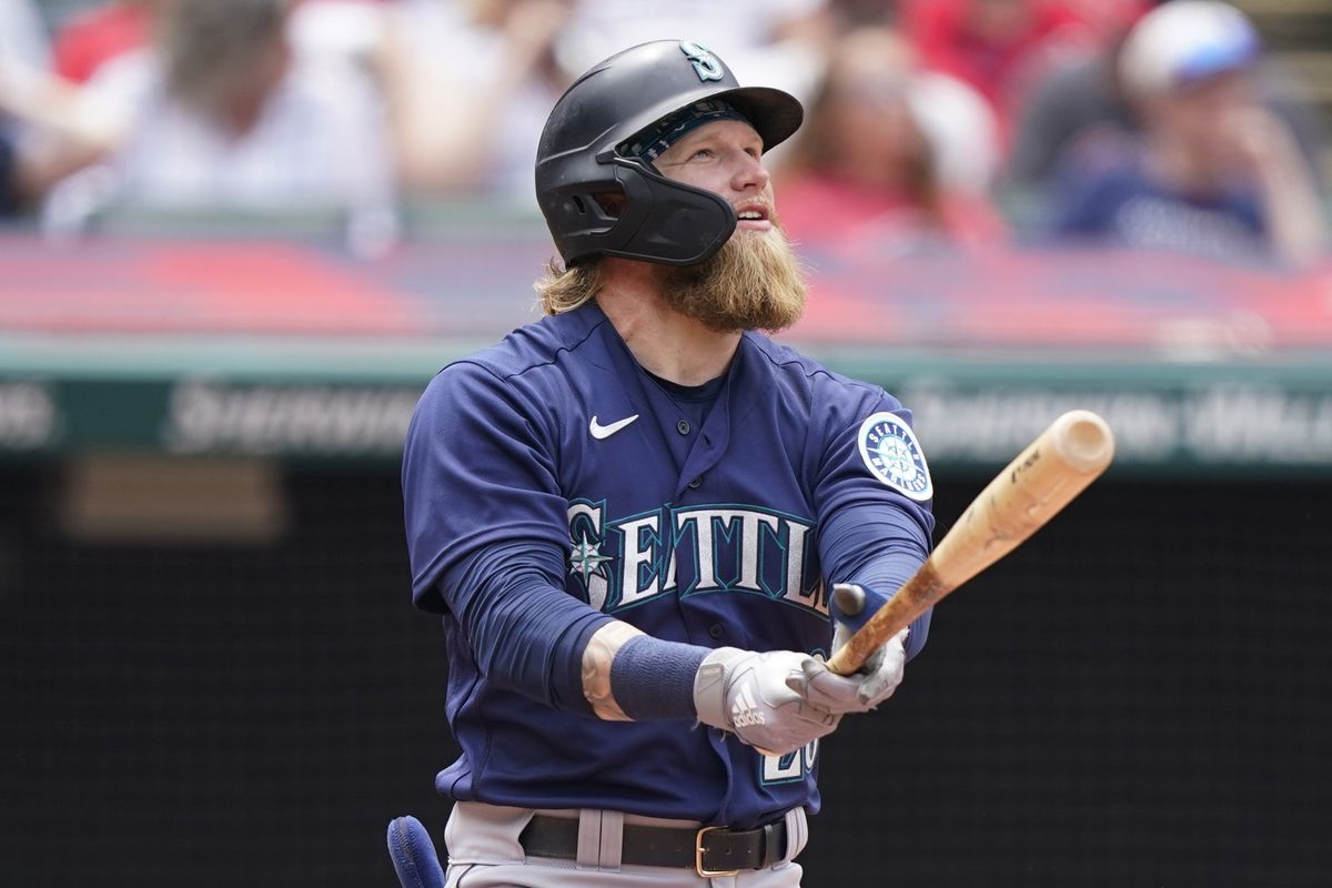 Jake Fraley's first major-league homer (with an assist to the eye