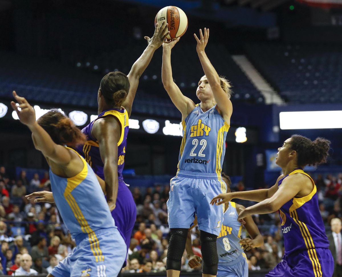 Chicago Sky guard Courtney Vandersloot  shoots against the Los Angeles Sparks during the second half of Game 3 of the WNBA basketball semifinals,  Oct. 2, 2016, in Rosemont, Ill. (Kamil Krzaczynski / AP)