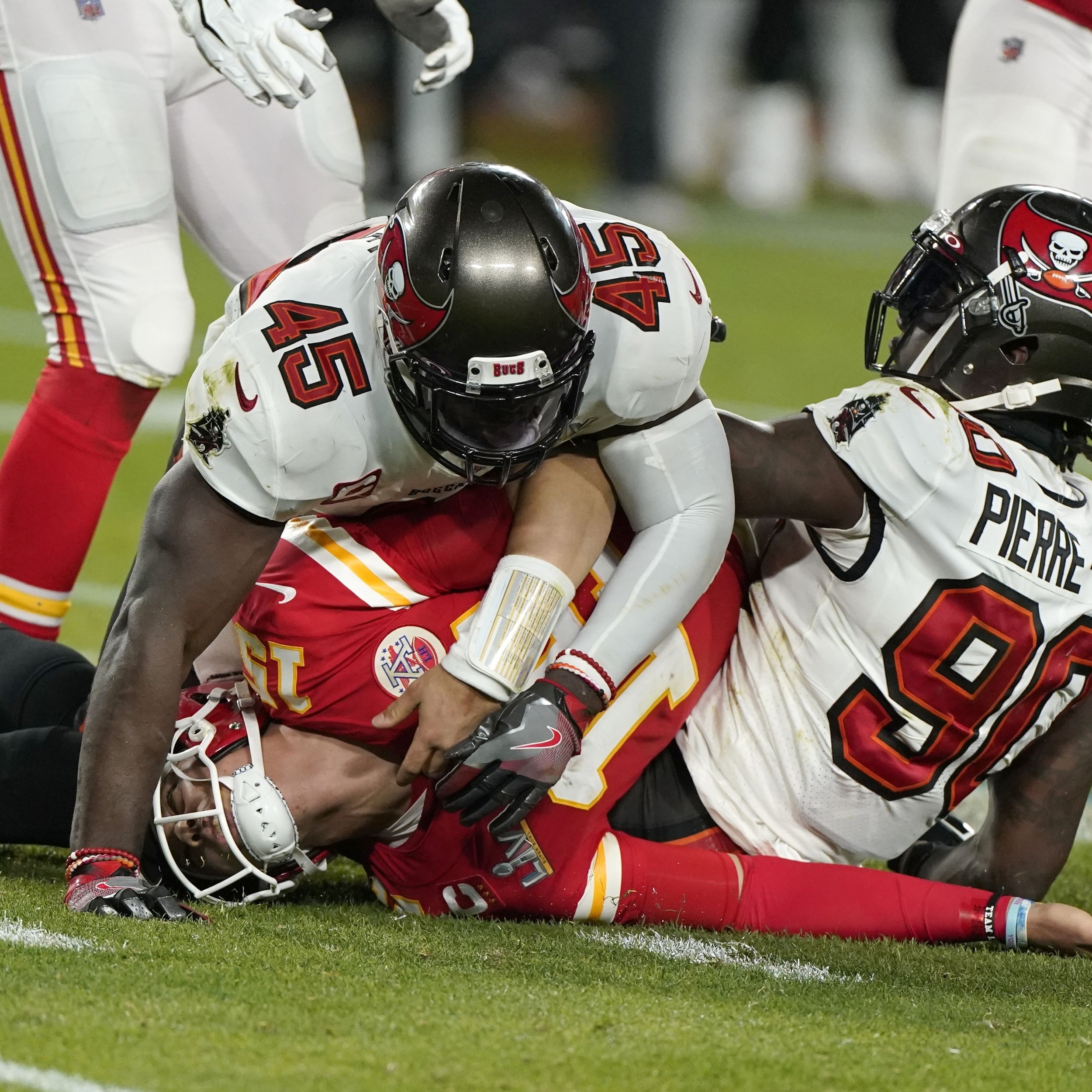 Tampa, United States. 07th Feb, 2021. Tampa Bay Buccaneers Antoine Winfield  Jr. (31) reaches in to break up a pass to Kansas City Chiefs Tyreek Hill  (10) in the first quarter of