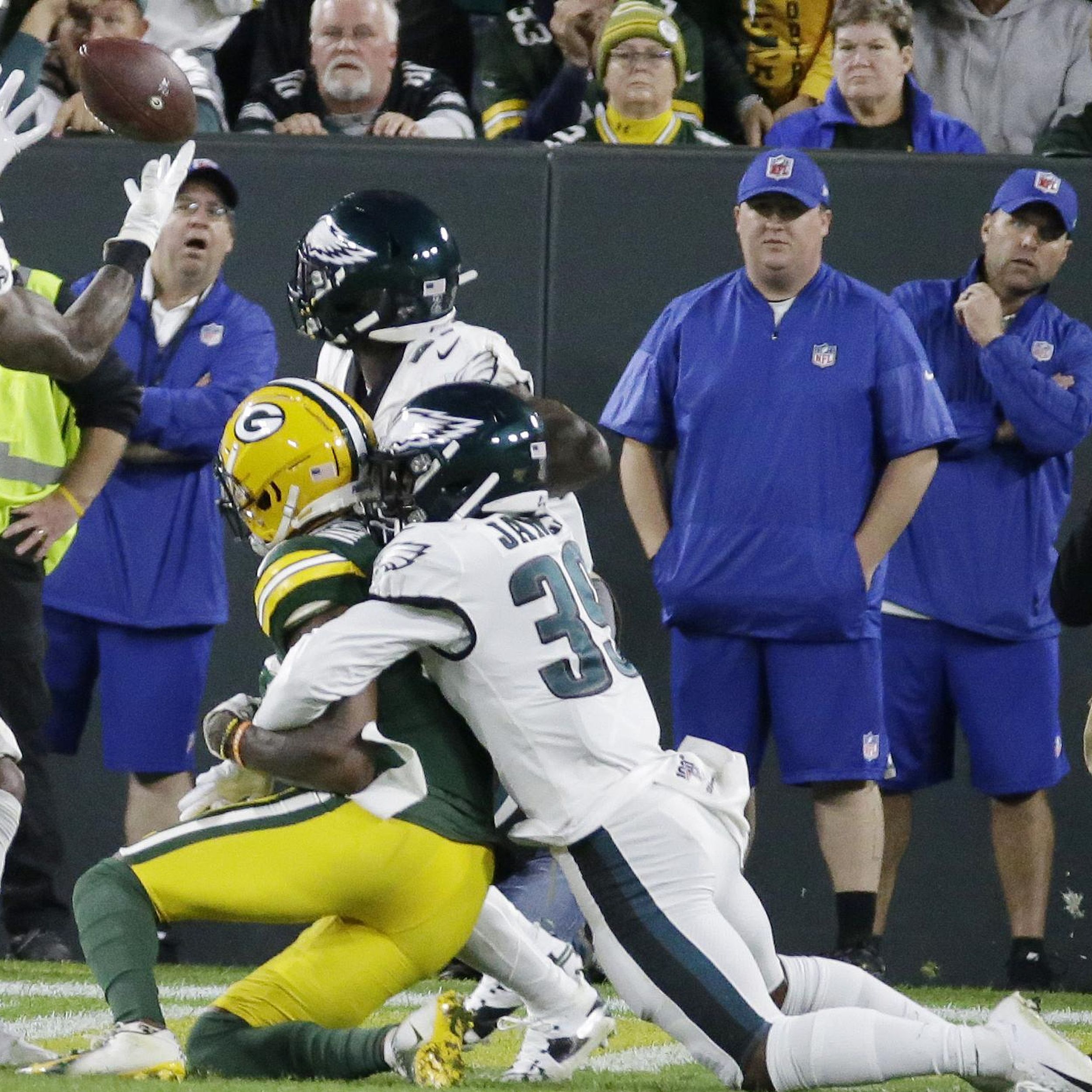 Eagles pick off Aaron Rodgers' late pass to beat Packers - Los