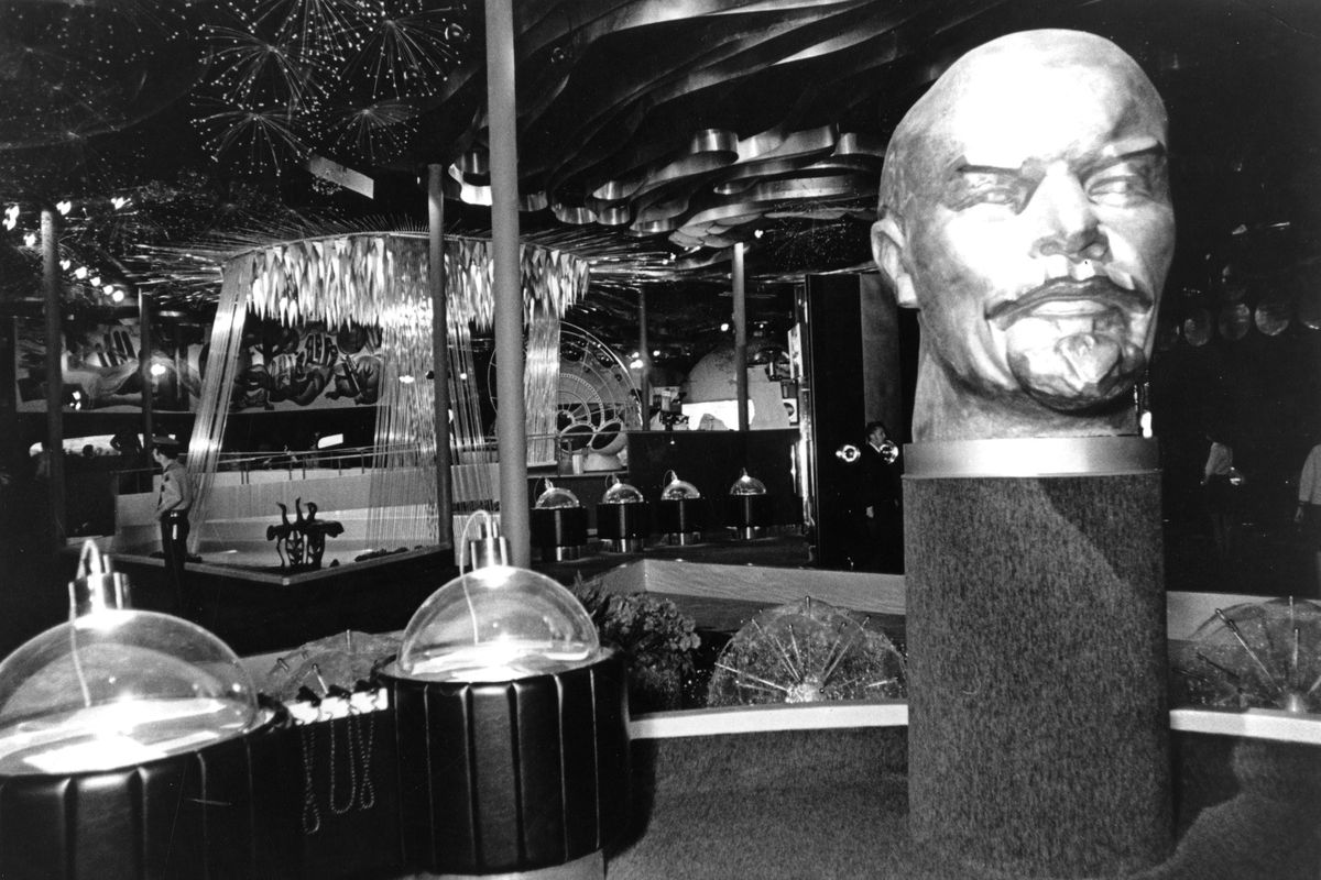 A bust of Vladimir Lenin greeted visitors as they entered the USSR Pavilion at Expo ’74. The pavilion was the largest foreign exhibit at the fair.
