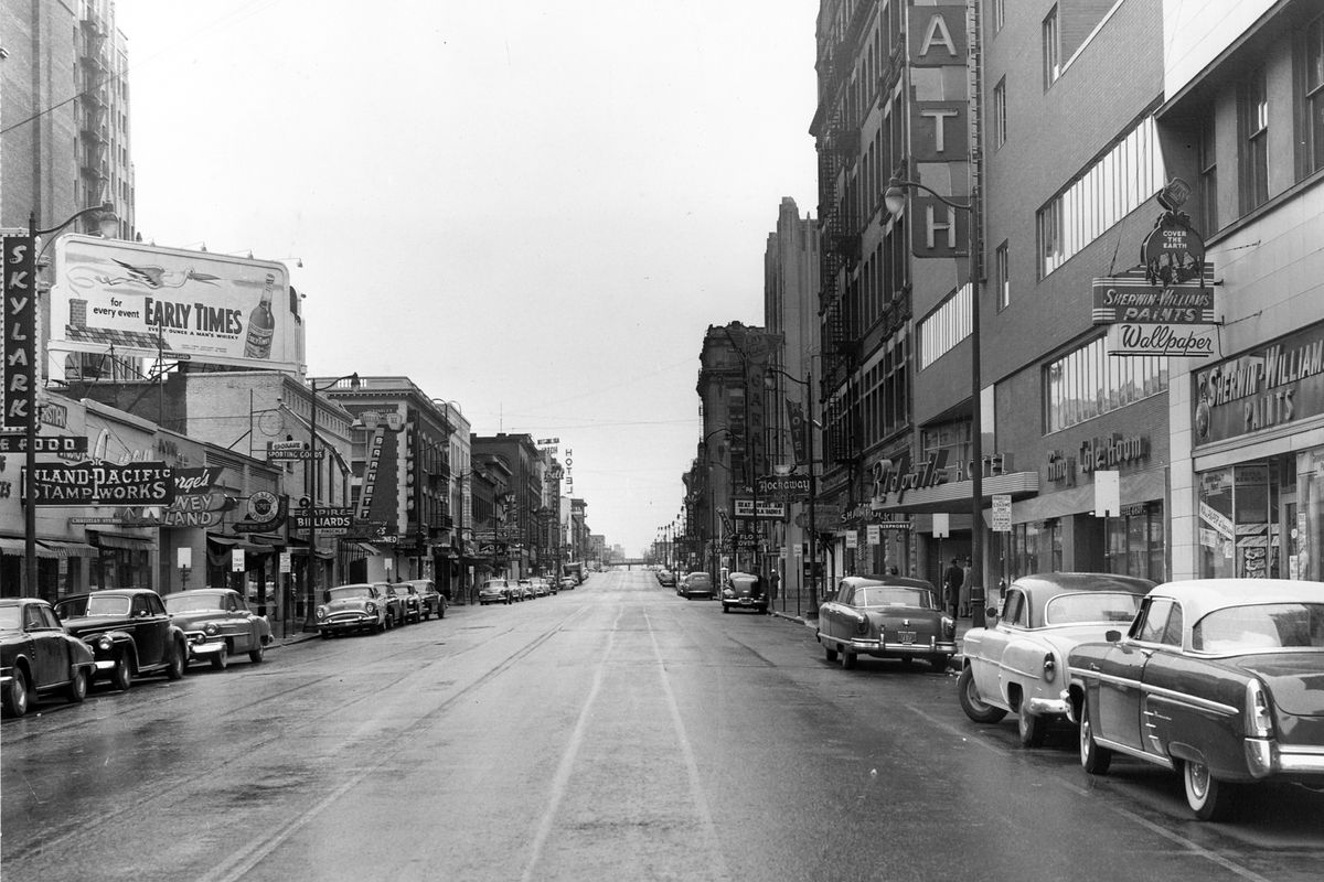 April 30, 1954: The new Ridpath tower, in the middle of the block at right, was built in 1952 after a catastrophic fire destroyed the five-story hotel in 1950. To the east of the hotel stood the Blalock building, which was acquired by the Ridpath owners and reduced to one story in 1972, then redesigned to blend into the modern hotel’s look. The Blalock was home to the Halliday Hotel in the early 20th century.