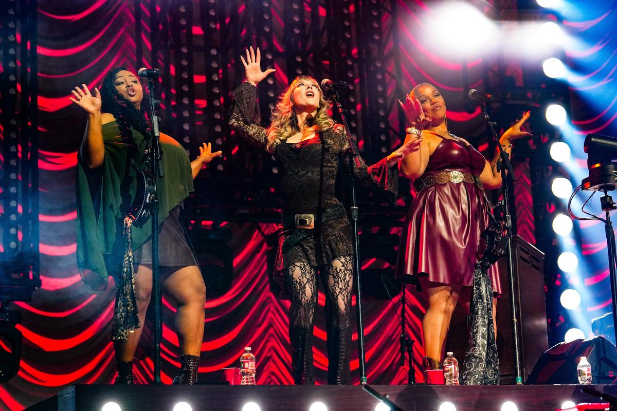 Concert review: Red Clay Strays bring powerhouse performance to