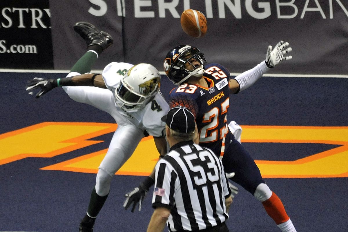 Shock defender Patrick Stoudamire breaks up a San Jose pass to SaberCats receiver Hank Edwards at the goal line late in the third quarter. (Dan Pelle)
