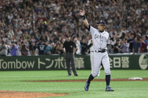 Ichiro says goodbye to adoring fans; Mariners beat A's in 12