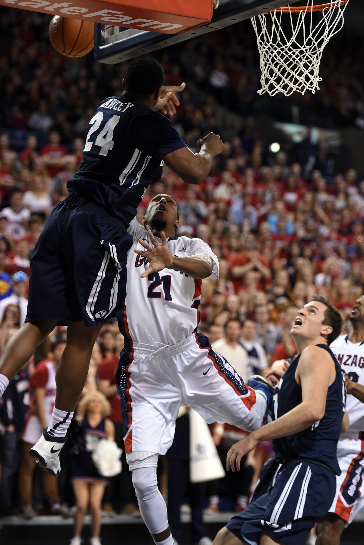 Brigham Young’s Frank Bartley IV, left, slaps the ball away from Gonzaga’s Eric McClellan on attempted layup. (Colin Mulvany)