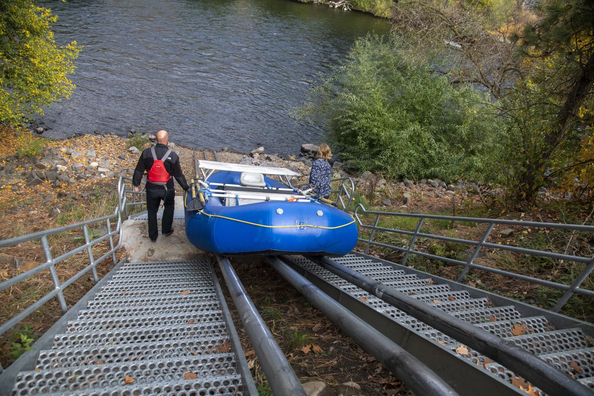 Cleaning up the river: Spokane Riverkeeper ramps up river floats to pick up  trash