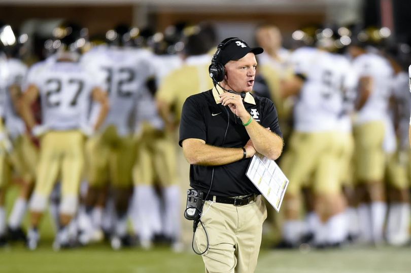 Idaho coach Paul Petrino yells to his players during the second half of an NCAA college football game against Southern California, Saturday, in Los Angeles. Southern California won 59-9. (AP Photo/Gus Ruelas)