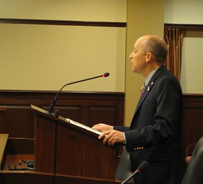 Sen. Steve Vick, R-Dalton Gardens, pitches a bill Wednesday to limit Idaho's legislative sessions to 80 days a year. He got the measure introduced; it's his first bill. (Betsy Russell)