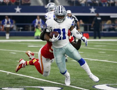 Dallas Cowboys running back Ezekiel Elliott, front, carries the ball as Kansas City Chiefs defensive end Allen Bailey attempts the stop in the first half of an NFL football game, Sunday, Nov. 5, 2017, in Arlington, Texas. (Michael Ainsworth / Associated Press)