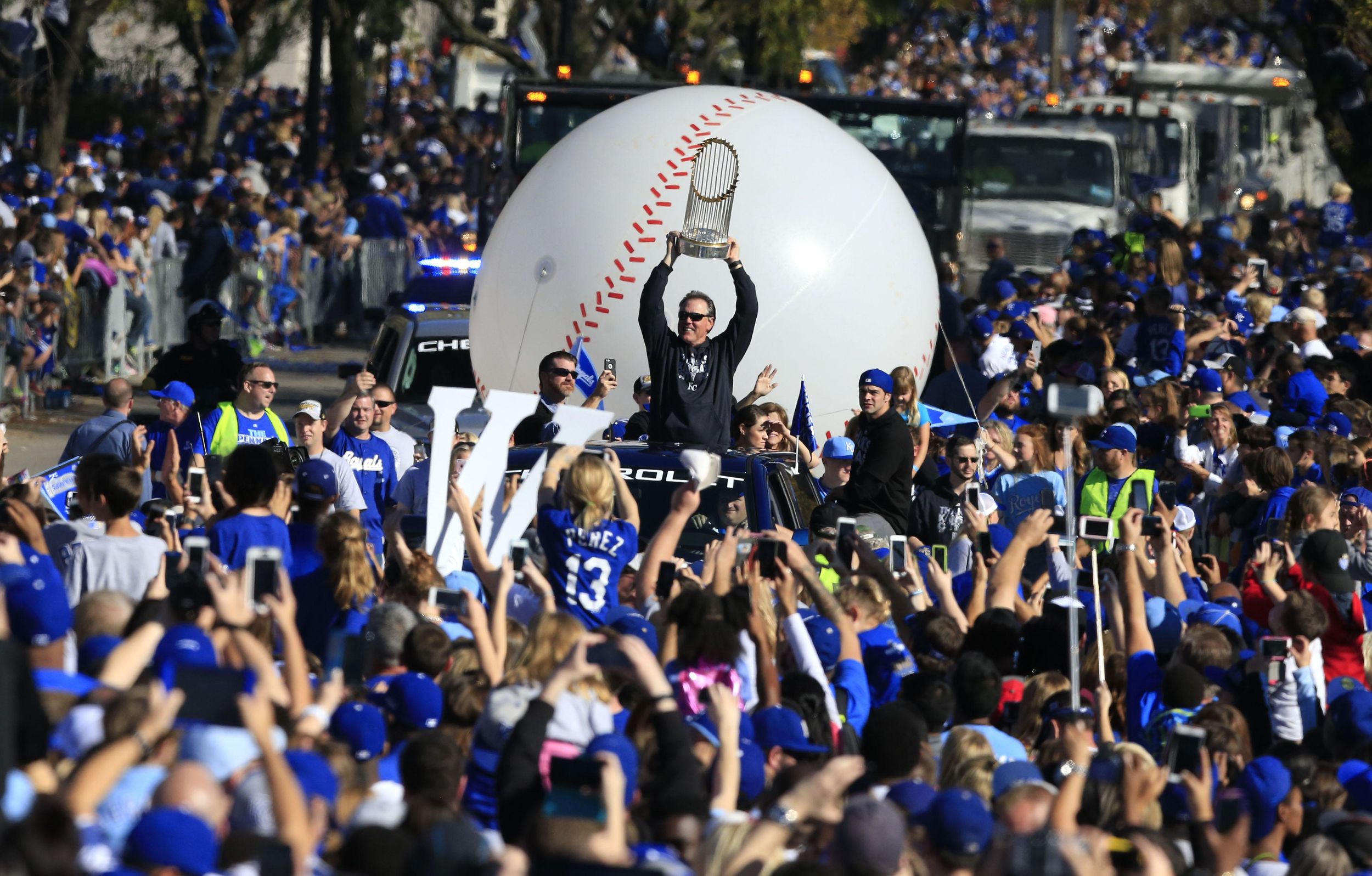 Kansas City throws a party to celebrate Royals' championship – The Denver  Post