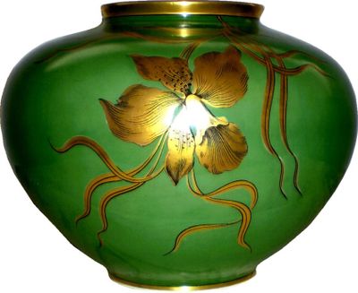 This vase would fetch between $25 and $45. (The Spokesman-Review)