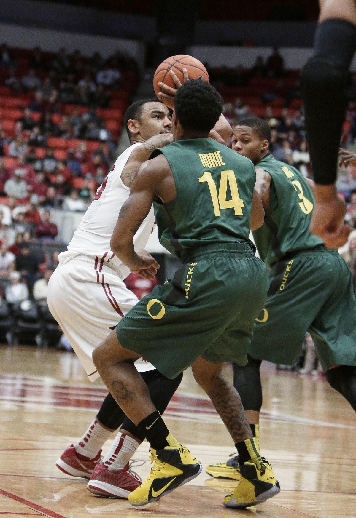 Washington State’s DaVonte Lacy scored 24 points as the Cougars beat the Ducks and moved to 3-1 in Pac-12 play this season. (Associated Press)