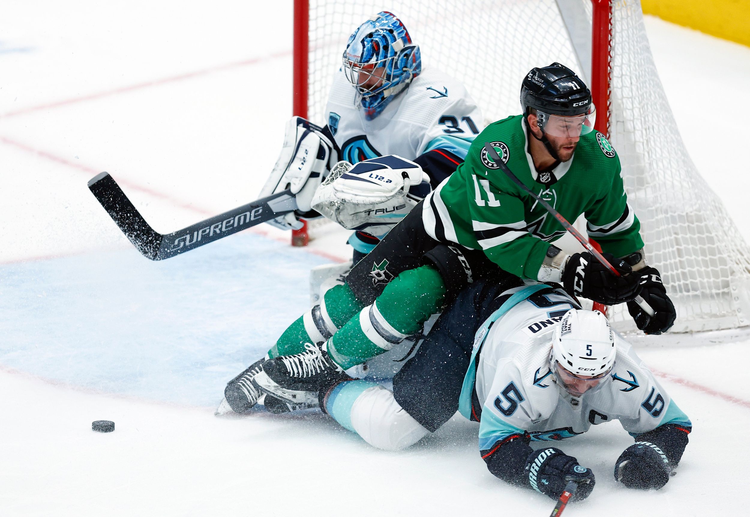 New update reveals more on Joe Pavelski's condition hours before Game 2 -  HockeyFeed