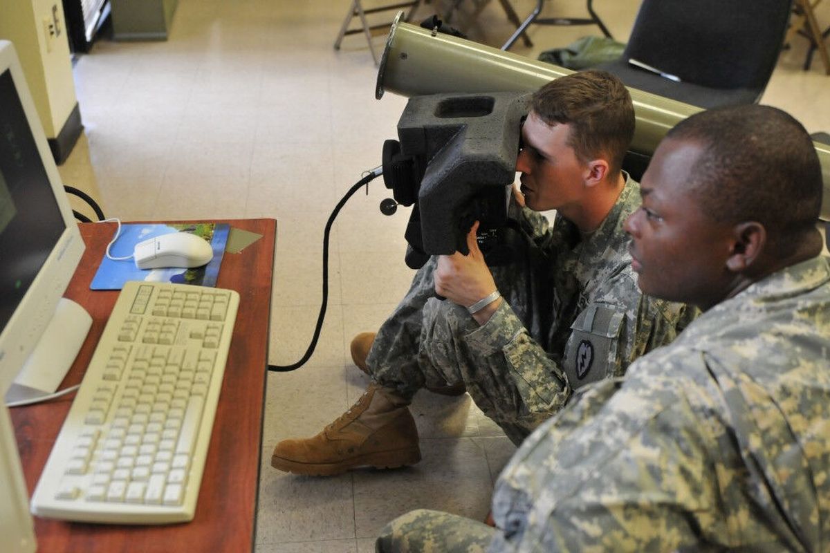 U.S. soldiers train on a computer-based Javelin simulator in Hawaii in 2012.    (U.S. Army/Handout)