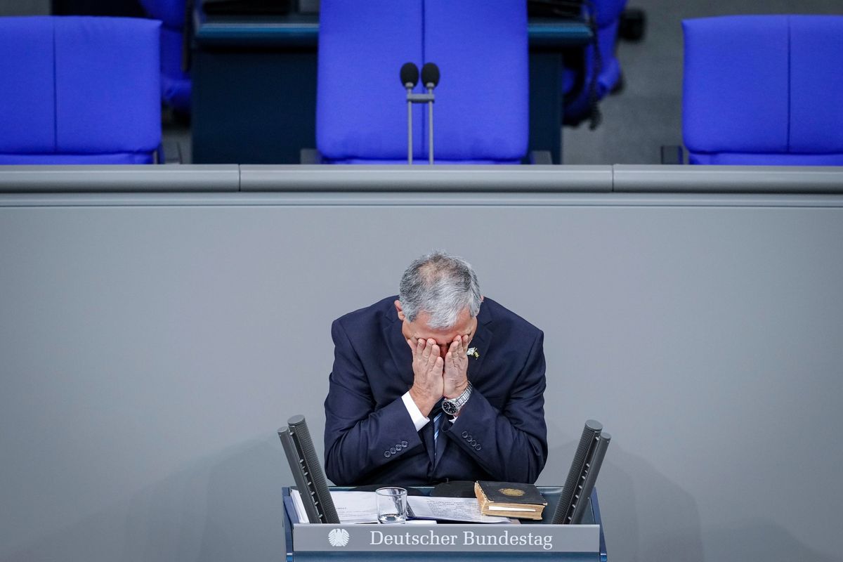 Mickey Levy, Speaker of the Knesset, reacts during the commemoration of the "Day of Remembrance of the Victims of National Socialism" in the German Bundestag, Berlin, Thursday, Jan.27, 2022.  (Kay Nietfeld)