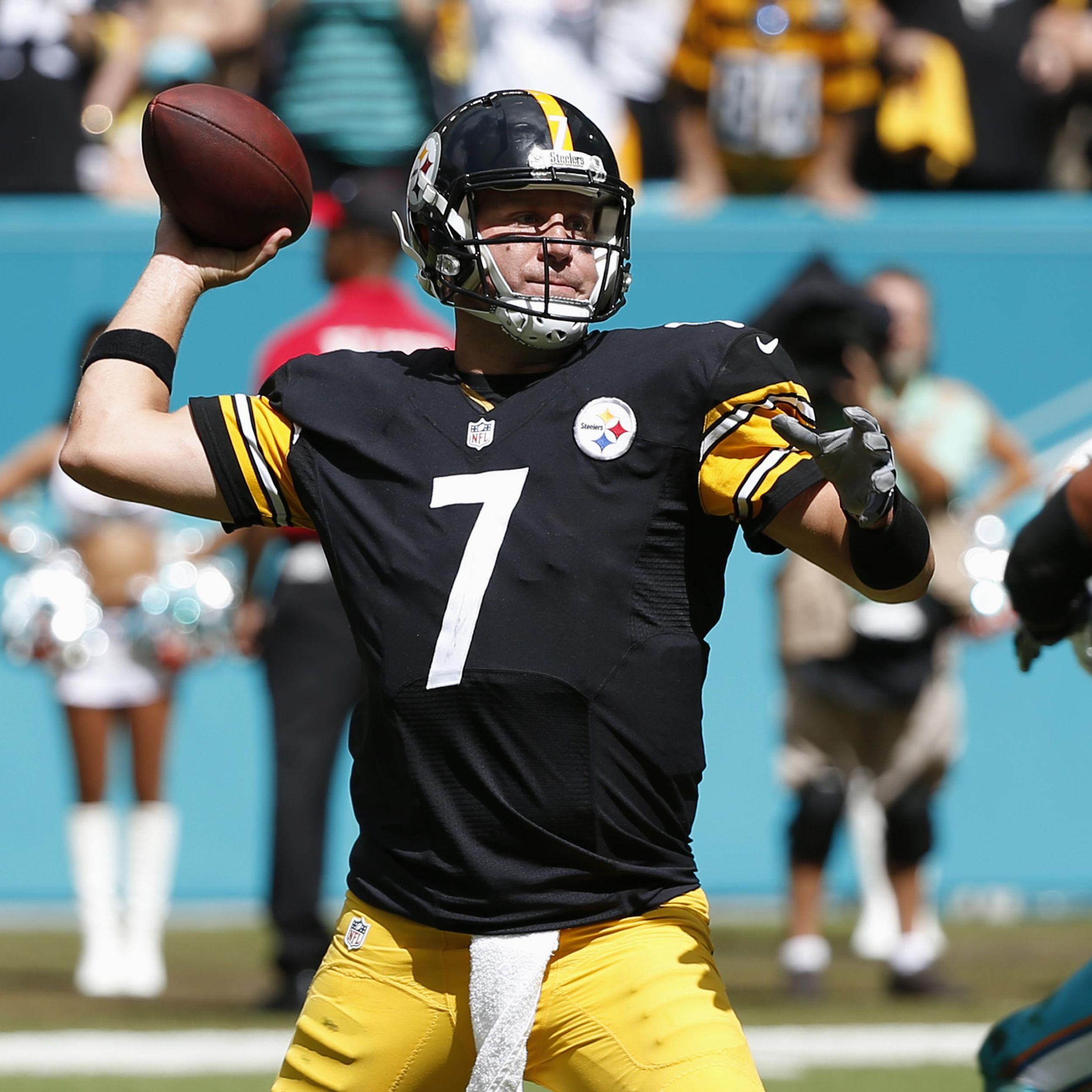 Ben Roethlisberger will have surgery after injuring left knee vs. Dolphins  